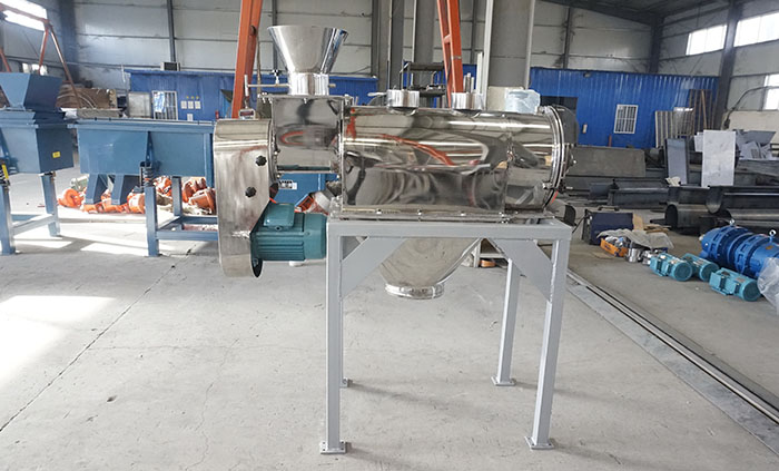 氣旋篩分機與氣流篩分機的篩分原理基本相似，所以針對于其旋篩分機的篩分壓力。會比氣流篩分機的壓力要大一些。